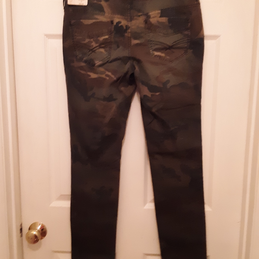 🆕️ Decree Boy's Ripped Pants - Picture 3 of 5
